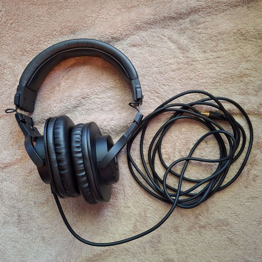 Audio-Technica ATH-M30x Professional Studio Monitor Headphones - Working